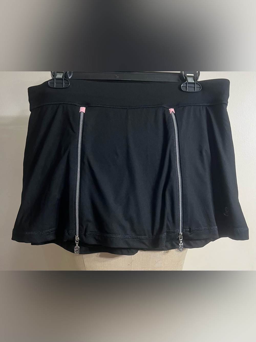 Sofibella Vertical Zip Knit Skirt with Pink Contrast & Short Liner Size Large